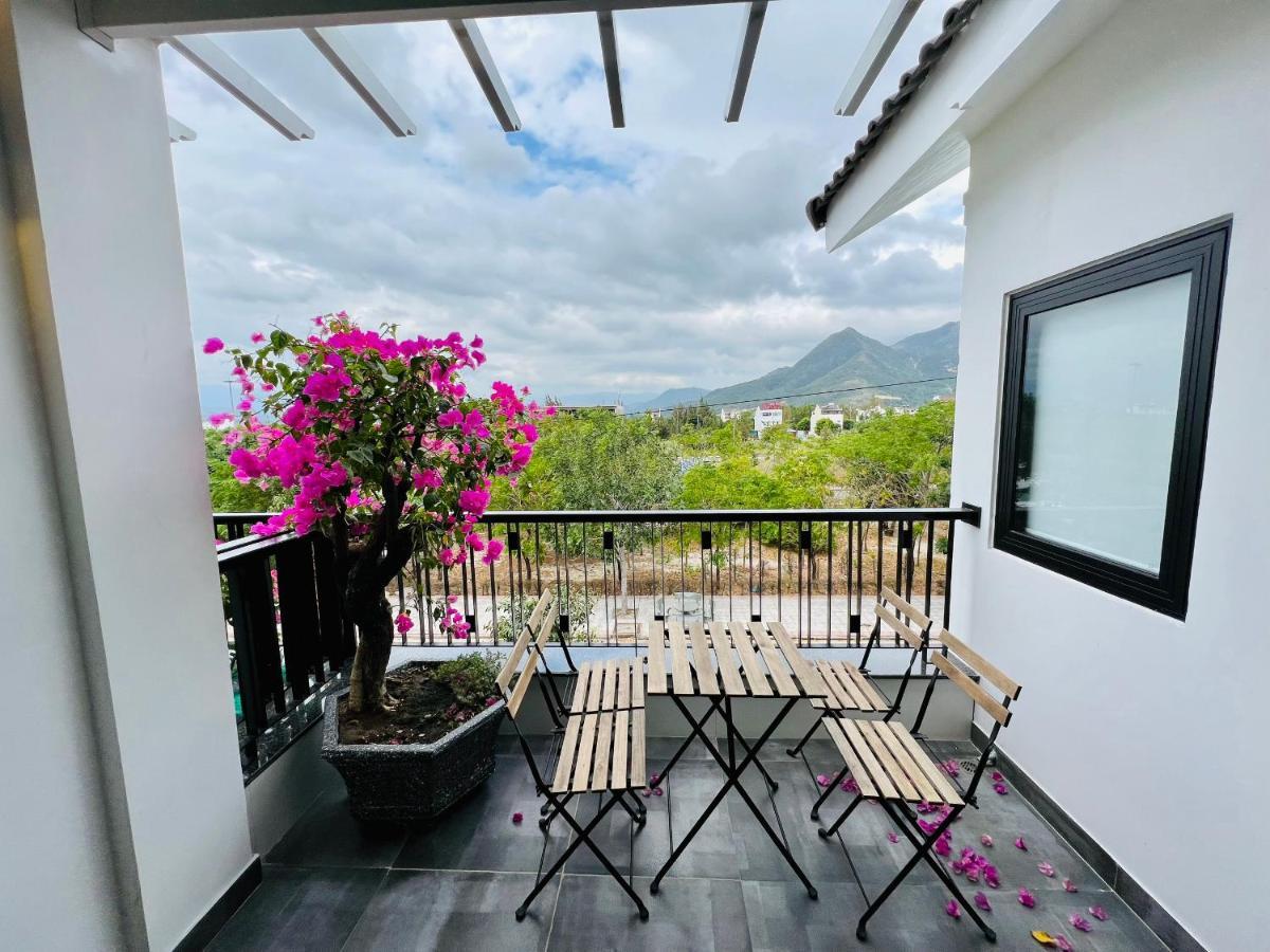 The Track Homestay - Near Bai Dai Beach Cam Lam Экстерьер фото