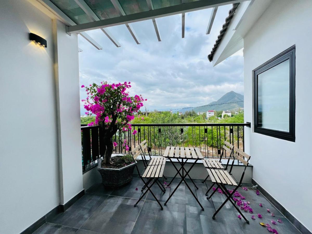 The Track Homestay - Near Bai Dai Beach Cam Lam Экстерьер фото
