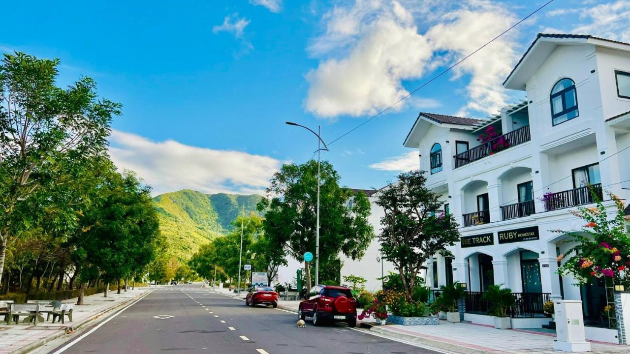The Track Homestay - Near Bai Dai Beach Cam Lam Экстерьер фото