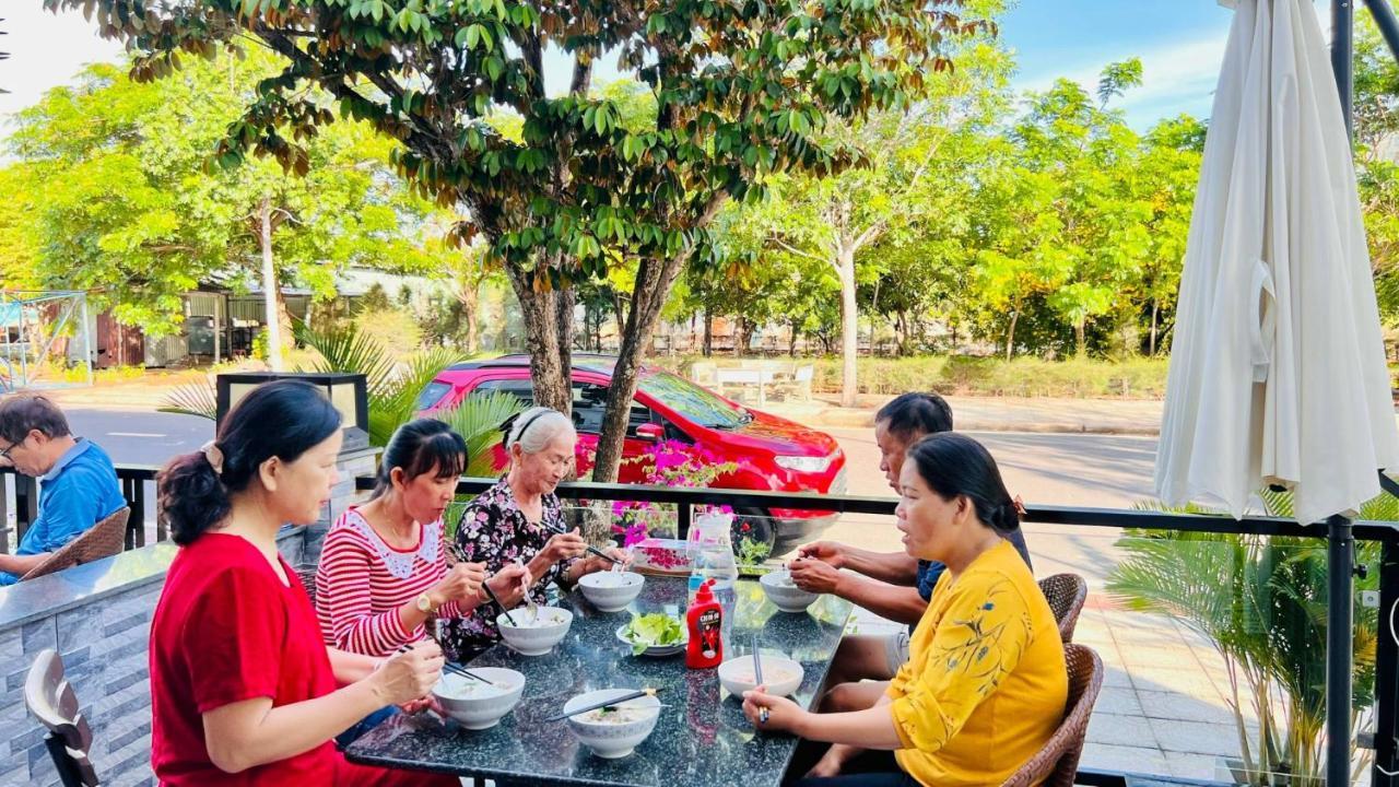 The Track Homestay - Near Bai Dai Beach Cam Lam Экстерьер фото