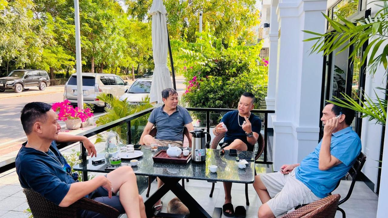 The Track Homestay - Near Bai Dai Beach Cam Lam Экстерьер фото