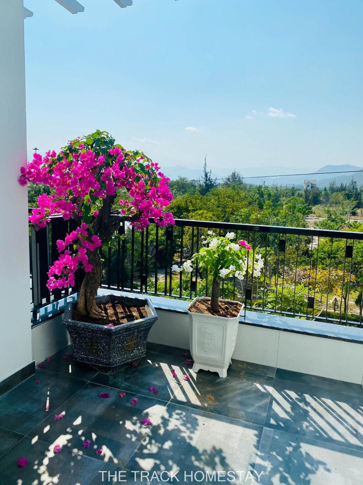 The Track Homestay - Near Bai Dai Beach Cam Lam Экстерьер фото