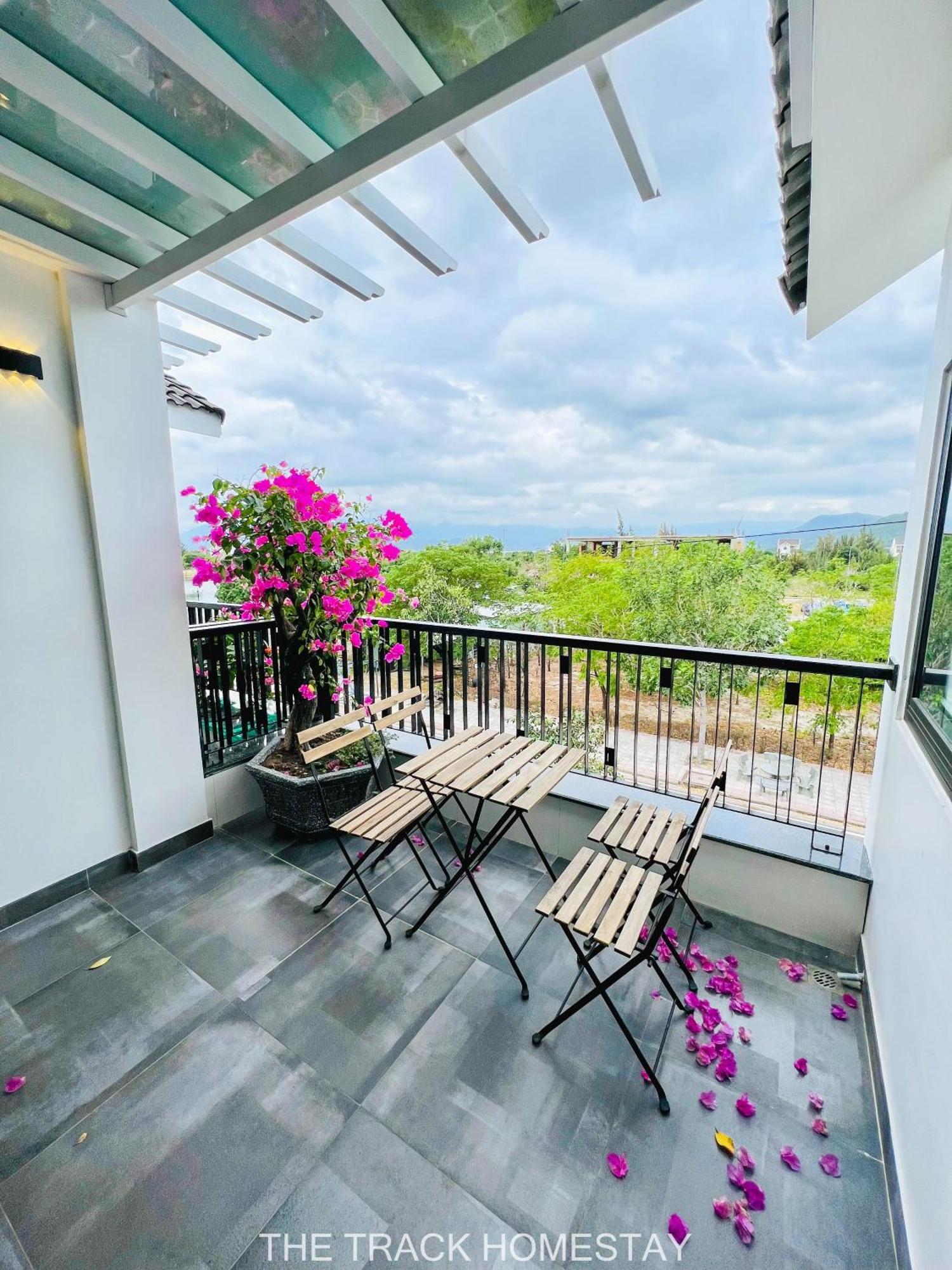 The Track Homestay - Near Bai Dai Beach Cam Lam Экстерьер фото